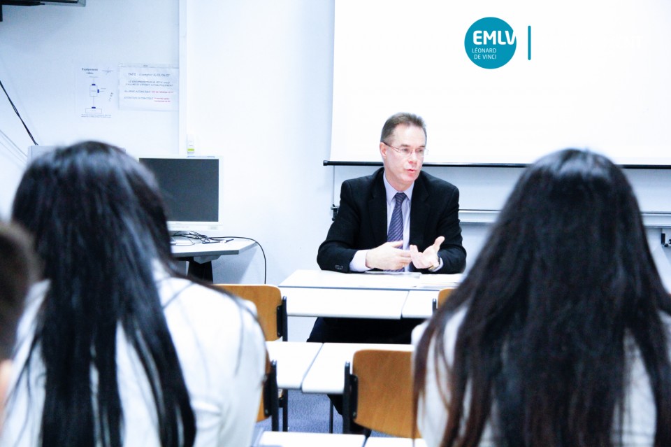 parrain promo mrh 7 960x639 - Yves Brard, DRH Adjoint Groupe Suez GDF, parrain de la majeure Management & Ressources Humaines 2015