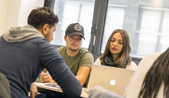 Marcos Lima utilise le FUN MOOC dans le cadre de son cours d'innovation à l'EMLV.