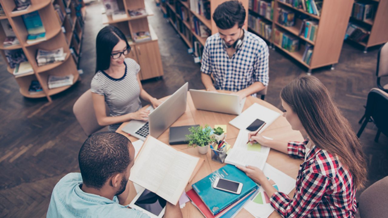 Jeu entre prof et étudiant Jeu entre prof et étudiant