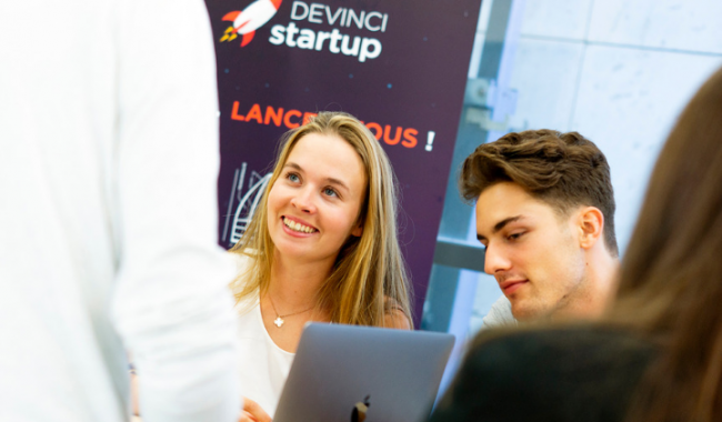 devinci startup chatting