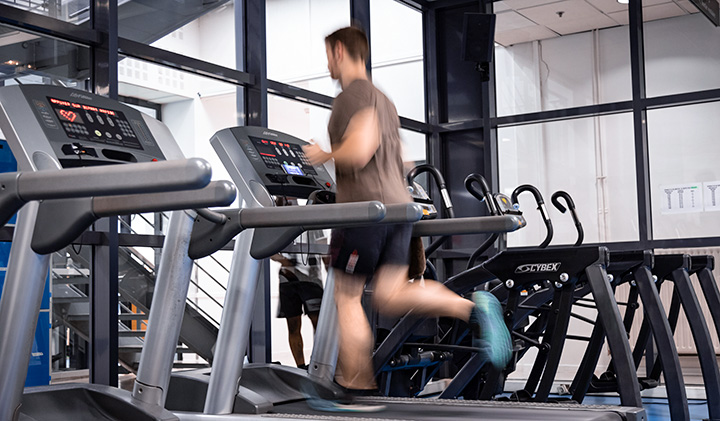 Salle cardio - Le sport en école de commerce ?