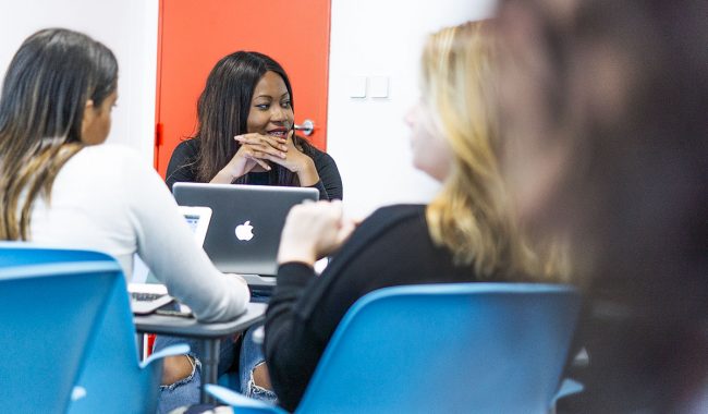 Au sein de l'EMLV, les étudiants peuvent commencer par un bachelor en école de commerce