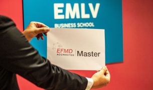 afmd master accredited 305x180 - Accréditations et réseaux
