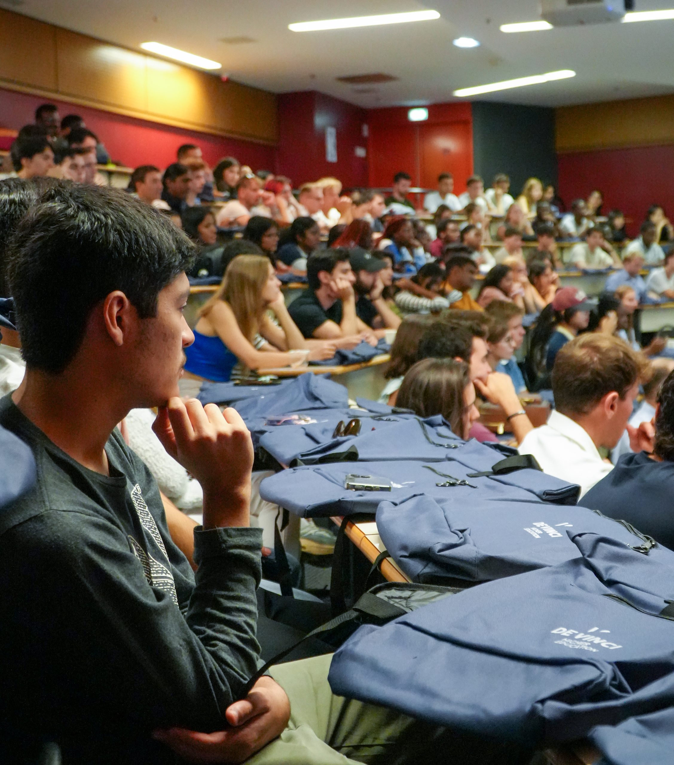 DSC02498 scaled - De Vinci Higher Education Summer Programme