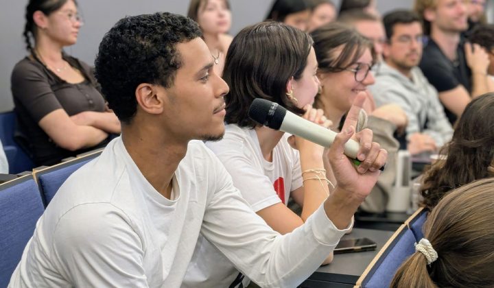 Les participants ont pu &eacute;changer directement avec les intervenants