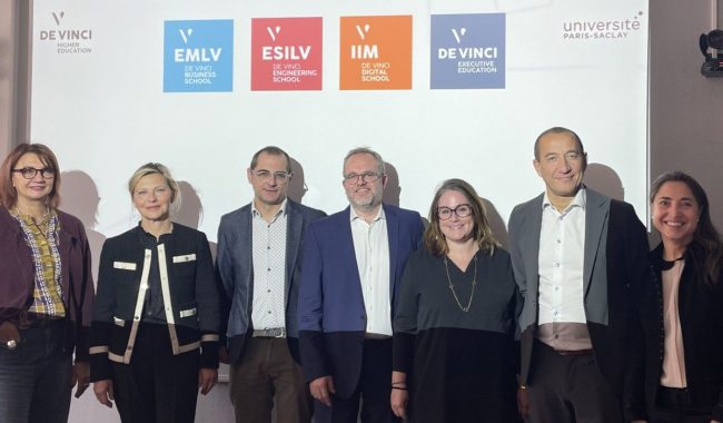 Thierry Delécolle, Directeur Général du Pôle Léonard de Vinci, a soutenu son habilitation en décembre 2025 à l'Université Paris-Saclay.
